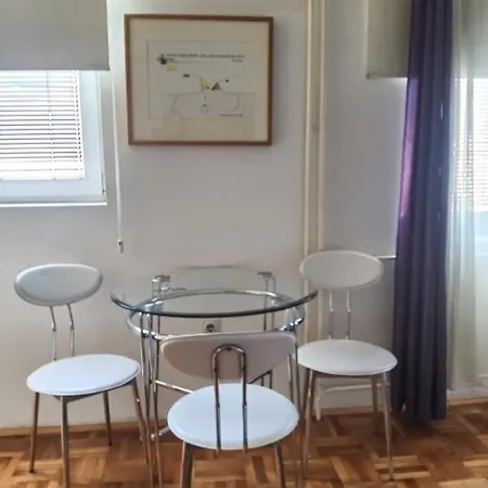 With Free Parking Apartament Belgrad