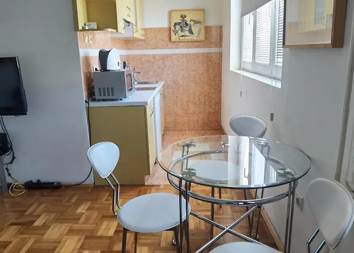 With Free Parking Апартаменты